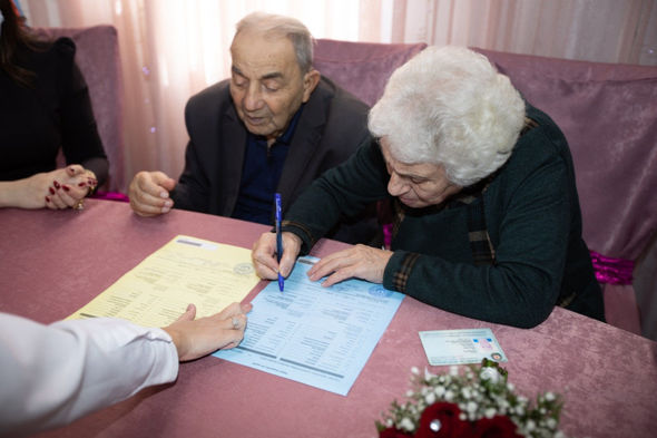 Bakıda 87 yaşlı kişi və 78 yaşlı qadın ailə qurdu - FOTO