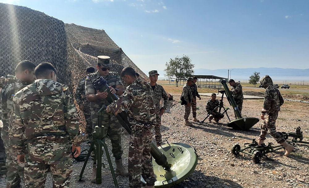 “Artilleriya atəşinin ustaları” müsabiqəsində silah və hərbi texnikaya baxış keçirilib - FOTO